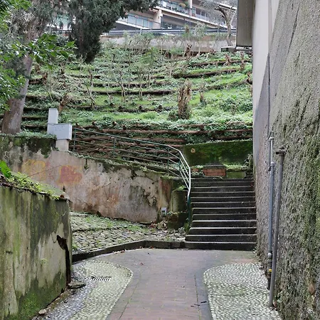 Vivere Con Parcheggio 莱里奇